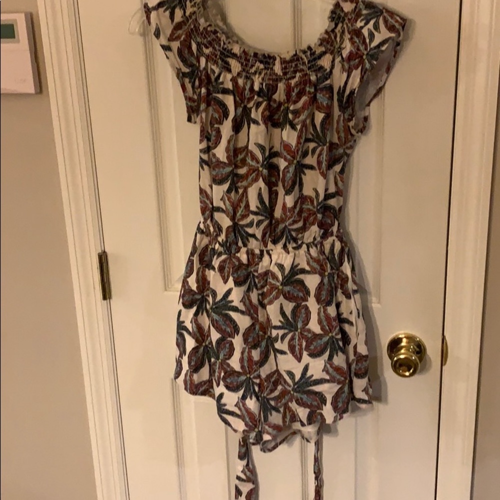 Adorable romper!  Has pockets and ties at waist.